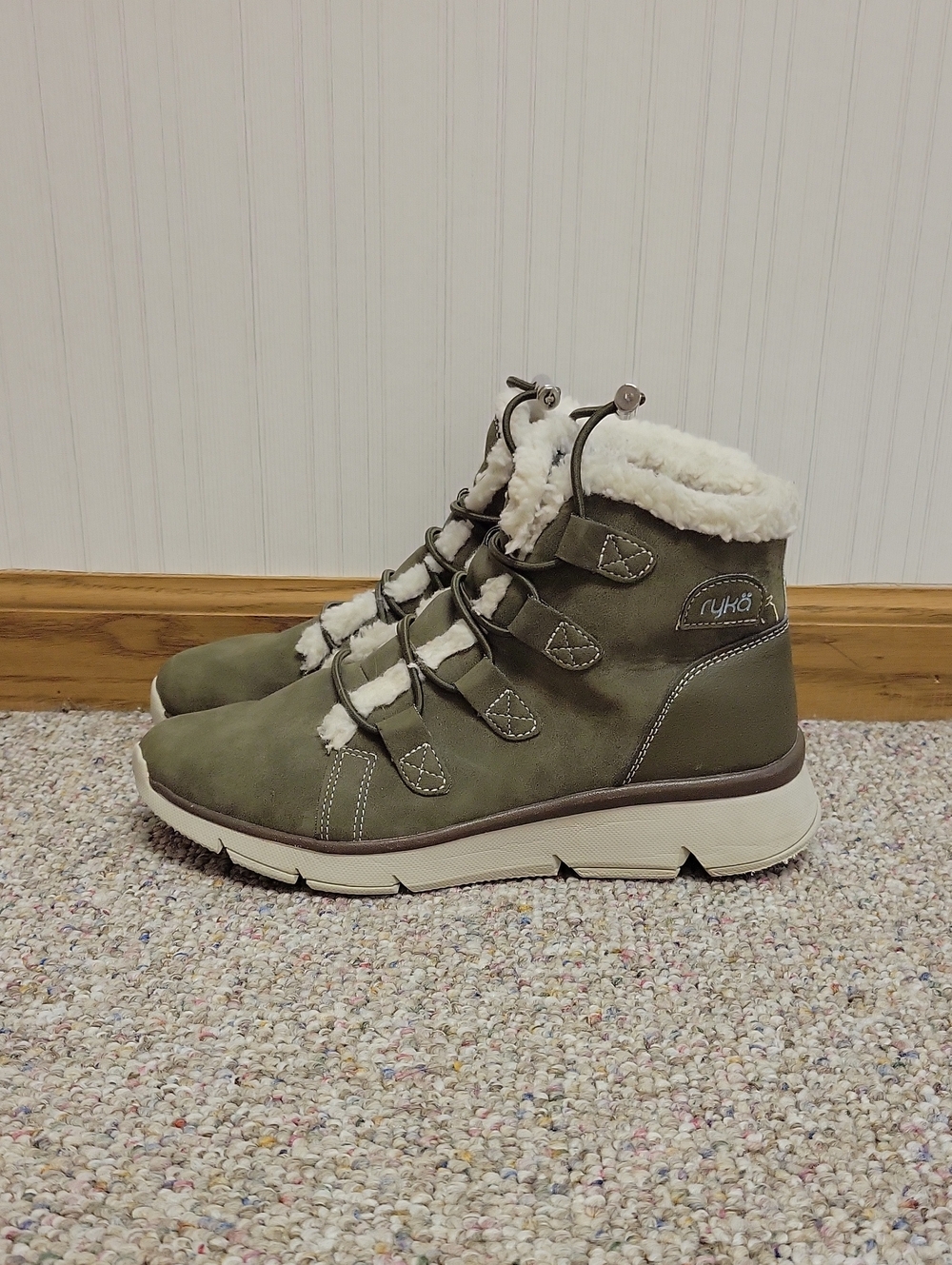 Ryka Olive Green Faux-Shearling Lace-Up Winter Boot Sz 8 Athleisure Outdoor Fall